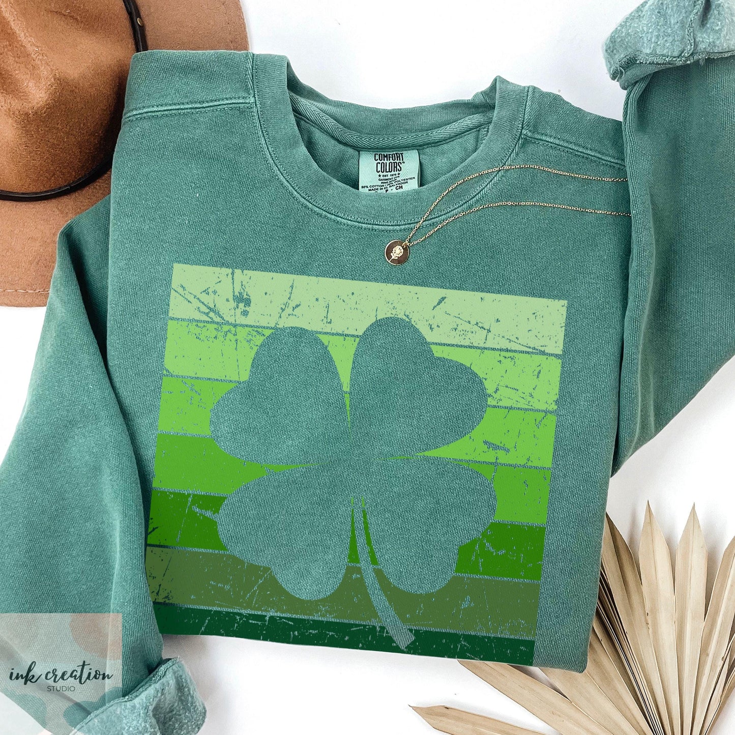 Retro Shamrock Sweatshirt – St. Patrick's Day Comfort Colors Crewneck | Irish Pride Gift, Vintage St Paddy's Day Shirt, Unisex Lucky Clover Sweater